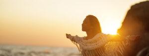 mujer libre al viento